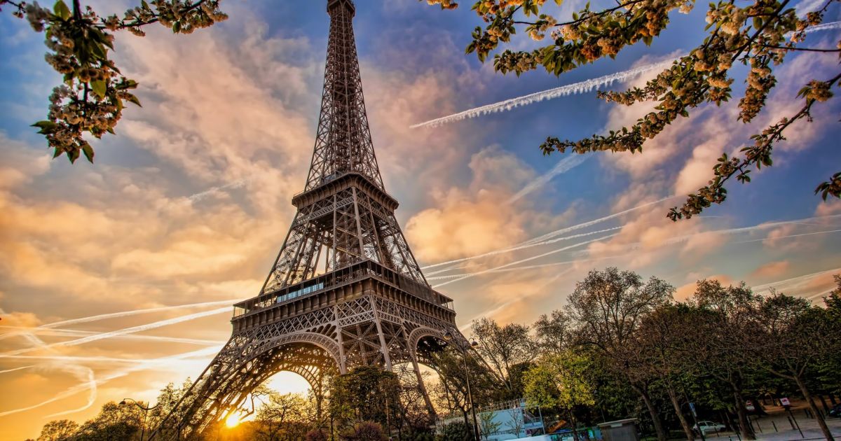 The Legacy of the Eiffel Tower Climb Myth